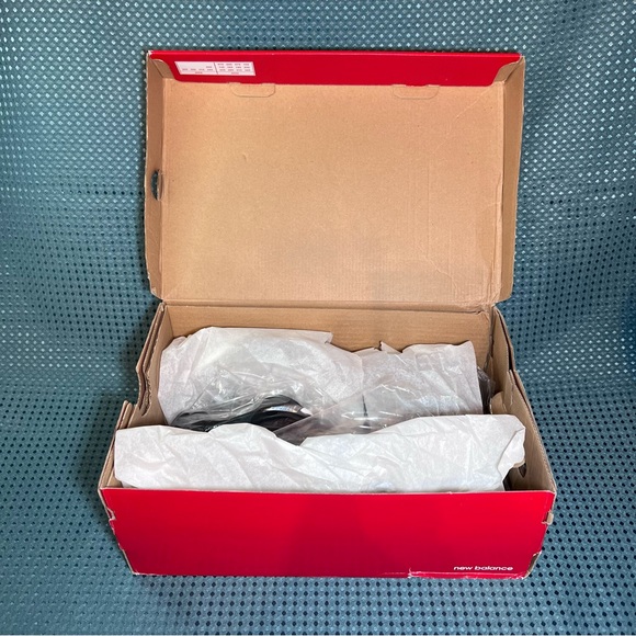 ***NWT*** MEN`S FUELCELL 4040 V6 MOLDED BASEBALL CLEATS - Picture 10 of 11